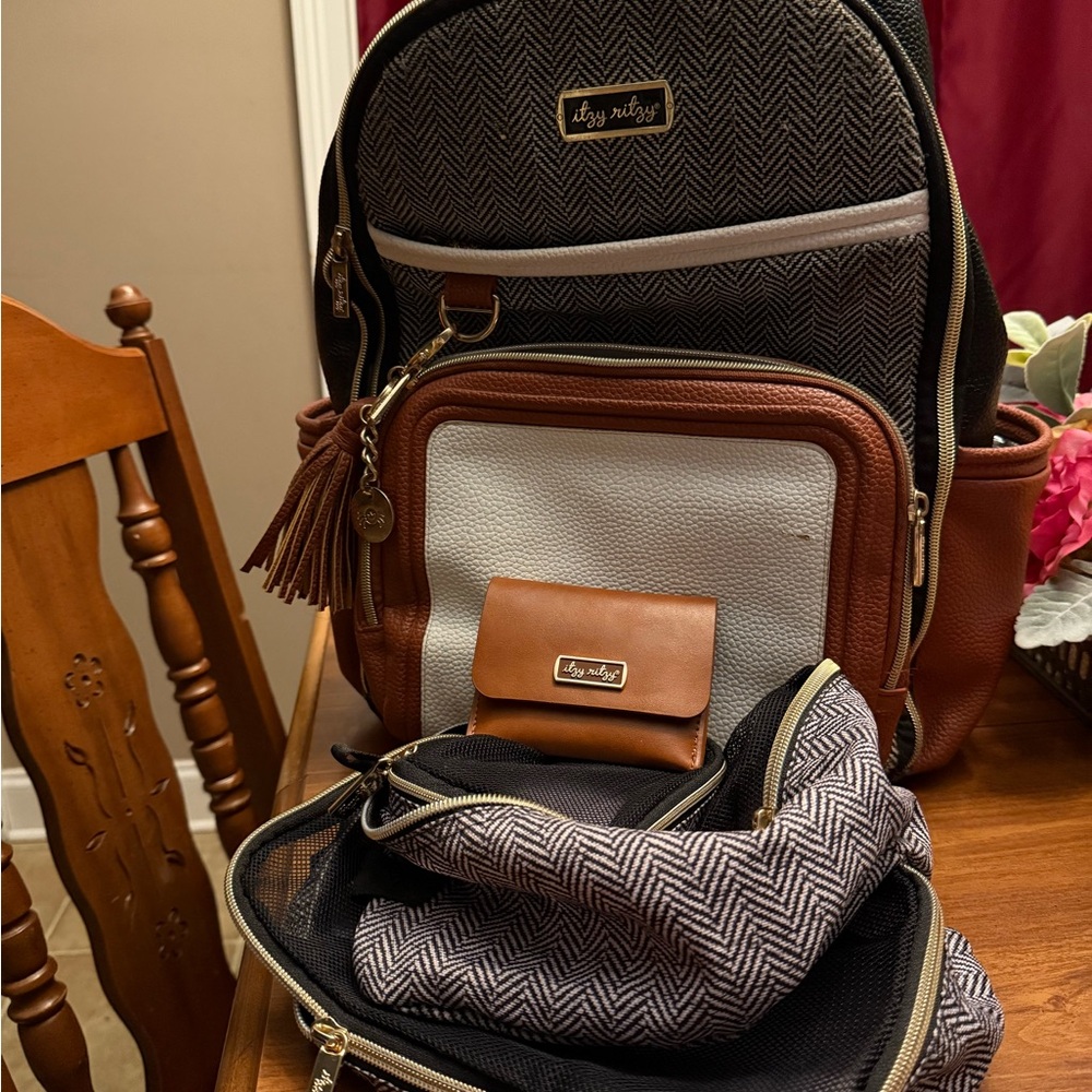 Stylish Black And Brown Backpack Set - image 1